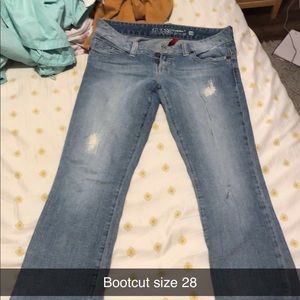Guess Bootcut size 28 jeans!